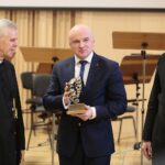 04.03.2020. Kielce. Koncert jubileuszowy z okazji 100 rocznicy obecności posługi Misjonarzy Oblatów Maryi Niepokalanej w Polsce. Na zdjęciu (od lewej): o. Marian Puchała - superior klasztoru na Świętym Krzyżu, Rafał Nowak - wicewojewoda świętokrzyski, o. prof. Paweł Zając - prowincjał Polskiej Prowincji Misjonarzy Oblatów Maryi Niepokalanej / Wiktor Taszłow / Radio Kielce