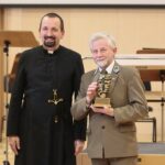 04.03.2020. Kielce. Koncert jubileuszowy z okazji 100 rocznicy obecności posługi Misjonarzy Oblatów Maryi Niepokalanej w Polsce. Na zdjęciu (od lewej): o. prof. Paweł Zając - prowincjał Polskiej Prowincji Misjonarzy Oblatów Maryi Niepokalanej, Piotr Kacprzak - zastępca dyrektora d. Gospodarki Leśnej / Wiktor Taszłow / Radio Kielce