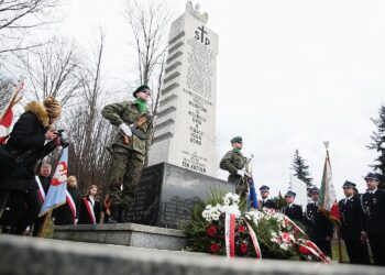 08.03.2020. Bieliny. Obchody 76. rocznicy zamordowania 20 mieszkańców przez hitlerowców / Wiktor Taszłow / Radio Kielce