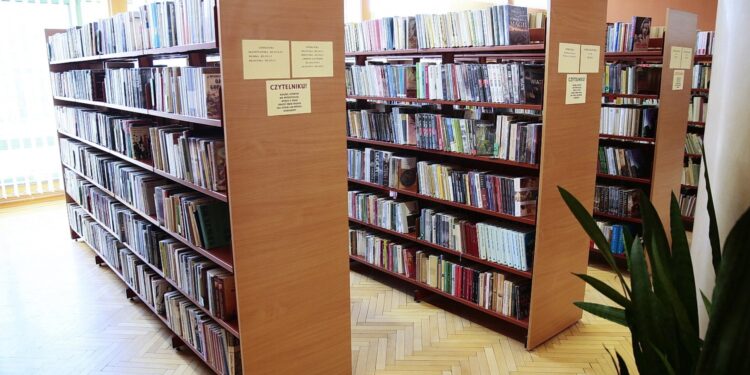 Książki. Biblioteka. / Wiktor Taszlow / Radio Kielce