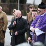 08.03.2020. Bieliny. Obchody 76. rocznicy zamordowania 20 mieszkańców przez hitlerowców. Przemawia Rafał Nowak - wicewojewoda świętokrzyski / Wiktor Taszłow / Radio Kielce