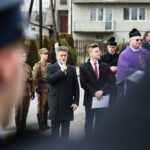 08.03.2020. Bieliny. Obchody 76. rocznicy zamordowania 20 mieszkańców przez hitlerowców. Przemawia Krzysztof Słoń - senator / Wiktor Taszłow / Radio Kielce