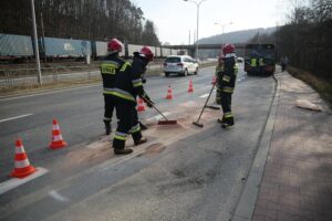 10.02.2020. Kielce. Kierowca BMW wjechał w autobus miejski / Wiktor Taszłow / Radio Kielce