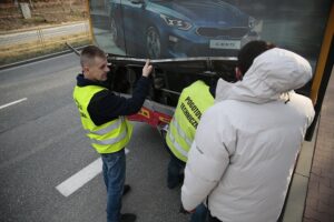 10.02.2020. Kielce. Kierowca BMW wjechał w autobus miejski / Wiktor Taszłow / Radio Kielce