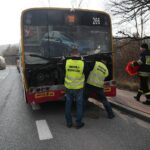 10.02.2020. Kielce. Kierowca BMW wjechał w autobus miejski / Wiktor Taszłow / Radio Kielce