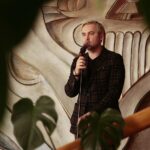 10.03.2020 Kielce. Projekt „Dostrzec Niedostrzeżone” w KCK. Na zdjęciu: Artur Wijata, szef Galerii Sztuki Współczesnej „Winda” / Wiktor Taszłow / Radio Kielce