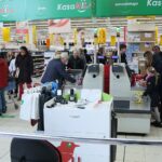 11.03.2020. Kielce. Kolejki w kieleckich sklepach / Wiktor Taszłow / Radio Kielce