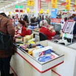 11.03.2020. Kielce. Kolejki w kieleckich sklepach / Wiktor Taszłow / Radio Kielce