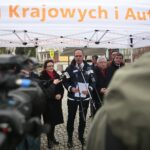 12.03.2020 Wąchock. Konferencja ws. budowy obwodnicy Wąchocka. Na zdjęciu (od lewej): poseł Agata Wojtyszek, Rafał Weber - wiceminister infrastruktury, poseł Krzysztof Lipiec i Andrzej Pruś - przewodniczący sejmiku województwa / Wiktor Taszłow / Radio Kielce
