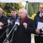 12.03.2020 Wąchock. Konferencja ws. budowy obwodnicy Wąchocka. Na zdjęciu (od lewej): Rafał Nowak - wicewojewoda świętokrzyski, poseł Bartłomiej Dorywalski, poseł Krzysztof Lipiec, Rafał Weber - wiceminister infrastruktury / Wiktor Taszłow / Radio Kielce