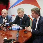 12.03.2020. Kielce. Konferencja prasowa wojewody świętokrzyskiego. Na zdjęciu (od lewej): Marek Bogusławski - wicemarszałek województwa, Zbigniew Koniusz - wojewoda świętokrzyski, Andrzej Pruś - przewodniczący sejmiku / Wiktor Taszłow / Radio Kielce