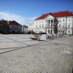 13.03.2020. Kielce. Puste przystanki, autobusy, ulice, urzędy, dworce, lokale gastronomiczne / Wiktor Taszłow / Radio Kielce