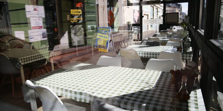 13.03.2020. Kielce. Puste przystanki, autobusy, ulice, urzędy, dworce, lokale gastronomiczne / Wiktor Taszłow / Radio Kielce
