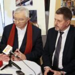 13.03.2020. Kielce. Dworek Laszczyków.  Konferencja prasowa. Na zdjęciu (od lewej): Krzysztof Lipiec - poseł, Jarosław Karyś - wiceprzewodniczący Rady Miasta Kielce / Wiktor Taszłow / Radio Kielce