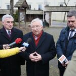 13.03.2020. Kielce. Konferencja prasowa działaczy Prawa i Sprawiedliwości. Na zdjęciu (od lewej): Andrzej Bętkowski - marszałek województwa świętokrzyskiego, Krzysztof Lipiec - poseł, Jarosław Karyś - wiceprzewodniczący Rady Miasta Kielce / Wiktor Taszłow / Radio Kielce