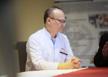 26.02.2020. Kielce. Konferencja w ŚCO. Na zdjęciu: Marcin Pasiarski - kierownik Kliniki Hematologii i Transplantacji Szpiku w ŚCO / Wiktor Taszłow / Radio Kielce