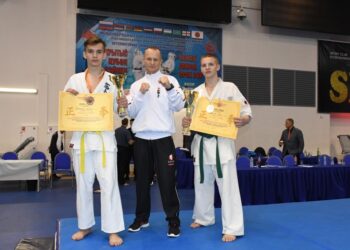 Wiktor Binkowski, trener Andrzej Horna i Piotr Węgliński na turnieju w Moskwie / Klub Karate Morawice i Piekoszów