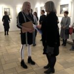 01.03.2020. Sandomierz. "Oswajanie światła” - wystawa rysunków Magdaleny Stokłosy. Na zdjęciu (od lewej): autorka wystawy Magdalena Stokłosa i Grażyna Milarska - polonistka z Sandomierza / Grażyna-Szlęzak-Wójcik / Radio Kielce