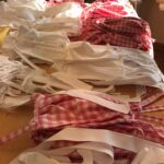 25.03.2020. Kielce. Krawcowe-garderobiane z Kieleckiego Teatru Tańca szyją maseczki dla lekarzy / Daniel Czwartosz