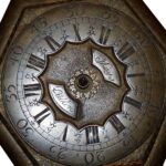 28.03.2020. Sandomierz. Muzeum Diecezjalne. Zegar kaflowy / Urszula Stępień / Dom Długosza