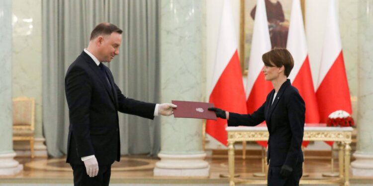 09.04.2020. Warszawa. Prezydent RP Andrzej Duda powołał na urząd wiceprezesa Rady Ministrów ministra rozwoju Jadwigę Emilewicz / KPRM