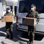 10.04.2020 Sandomierz. Przekazanie maseczek dla sandomierskich terytorialsów / mat. prasowe