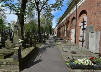 Warszawa. Cmentarz Powązkowski. Powązki / Wikipedia