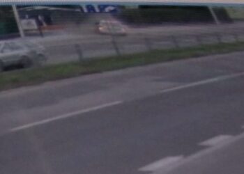 13.04.2020. Kielce. Kierowca wjechał w przystanek przy ul. Seminaryjskiej / Policja Świętokrzyska