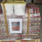 22.04.2020 Sandomierz. Rozładunek cukru podarowanego przez Krajową Spółkę Cukrową dla  Caritas Diecezji Sandomierskiej / Ks. Bogusław Pitucha