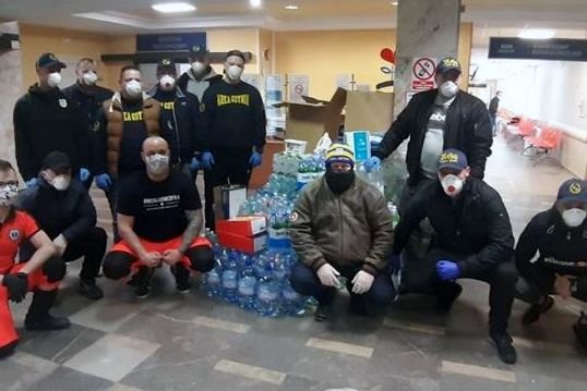 Kibice z całej Polski pomagają w walce z koronawirusem / Stowarzyszenie Kibiców Gdyńskiej Arki