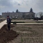 12.04.2020 Gorzków. Ogród biblijny / Agnieszka Kula-Kielian - kierownik placówki Caritas w Gorzkowie