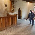 01.04.2020. Wiślica. Odkażanie miasta / Urząd Miasta i Gminy Wiślica