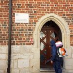 01.04.2020. Wiślica. Odkażanie miasta / Urząd Miasta i Gminy Wiślica