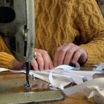 Pracownicy Teatru imienia Stefana Żeromskiego szyją odzież ochronną dla medyków / Teatr imienia Stefana Żeromskiego