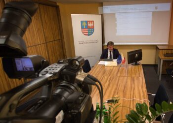 Władze województwa świętokrzyskiego są gotowe na przeprowadzenie sesji sejmiku online. Radni wzięli udział w próbnym posiedzeniu przeprowadzonym z wykorzystaniem Internetu / facebook.com/andrzej.prus
