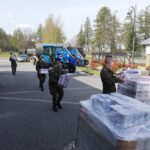 24.04.2020 Małogoszcz. Wsparcie żywnościowe dla mieszkańców gminy Małogoszcz / Mariusz Piotrowski, burmistrz Małogoszcza