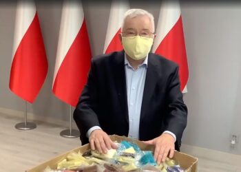 Poseł PiS Krzysztof Lipiec zaprasza do swojego biura w Starachowicach po odbiór maseczek / Facebook / Radio Kielce