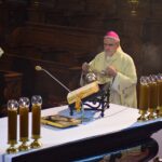 09.04.2020. Sandomierz. Wielki Czwartek. Msza Święta Krzyżma w Bazylice Katedralnej. Na zdjęciu biskup Krzysztof Nitkiewicz / Wojciech Kania