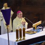 09.04.2020. Sandomierz. Wielki Czwartek. Msza Święta Krzyżma w Bazylice Katedralnej. Na zdjęciu biskup Krzysztof Nitkiewicz / Wojciech Kania