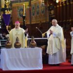 09.04.2020. Sandomierz. Wielki Czwartek. Msza Święta Krzyżma w Bazylice Katedralnej / Wojciech Kania