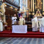 09.04.2020. Sandomierz. Wielki Czwartek. Msza Święta Krzyżma w Bazylice Katedralnej / Wojciech Kania