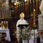 12.04.2020 Sandomierz. Msza święta rezurekcyjna pod przewodnictwem biskupa sandomierskiego Krzysztofa Nitkiewicza / ks. Wojciech Kania