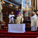 09.04.2020. Sandomierz. Wielki Czwartek. Msza Święta Krzyżma w Bazylice Katedralnej / Wojciech Kania