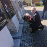 10.04.2020. Starachowice. Poseł Krzysztof Lipiec złożył kwiaty przy Panteonie Wielkich Polaków. Na zdjęciu: Krzysztof Lipiec - poseł PiS / Anna Głąb / Radio Kielce