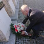 10.04.2020. Starachowice. Poseł Krzysztof Lipiec złożył kwiaty przy Panteonie Wielkich Polaków. Na zdjęciu: Krzysztof Lipiec - poseł PiS / Anna Głąb / Radio Kielce