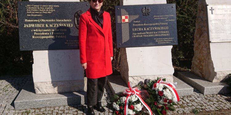 10.04.2020 Starachowice. Hołd ofiarom katastrofy smoleńskiej oddała poseł Agata Wojtyszek / Anna Głąb / Radio Kielce