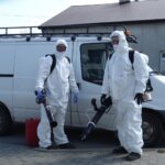 01.04.2020. Jędrzejów. Dezynfekcja wiat przystankowych / Ewa Pociejowska-Gawęda / Radio Kielce