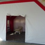 02.04.2020. Jędrzejów. Namiot do segregowania pacjentów przy SOR Szpitala Specjalistycznego / Ewa Pociejowska-Gawęda / Radio Kielce
