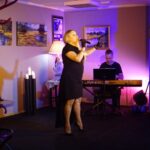 17.04.2020. Jędrzejów. Koncert „Przedstawienie niech trwa”. Na zdjęciu: Ewa Pociejowska-Gawęda / Centrum Kultury w Jędrzejowie