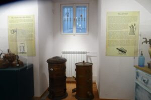 12.04.2020. Jędrzejów. Wystawa „W dawnej kuchni i spiżarni” w Muzeum im. Przypkowskich w Jędrzejowie / Ewa Pociejowska-Gawęda / Radio Kielce